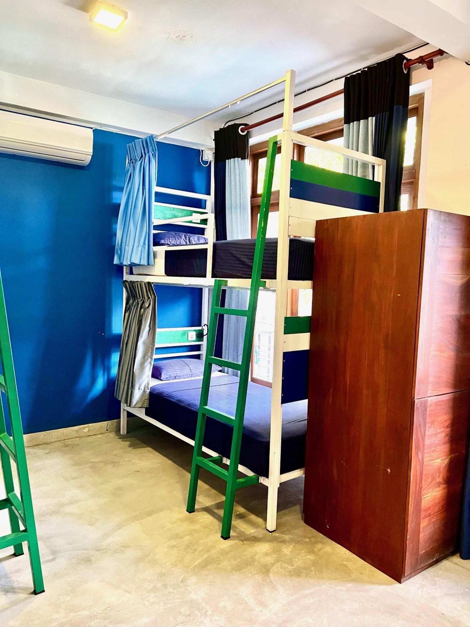 Downtown Hostels Ела Екстериор снимка