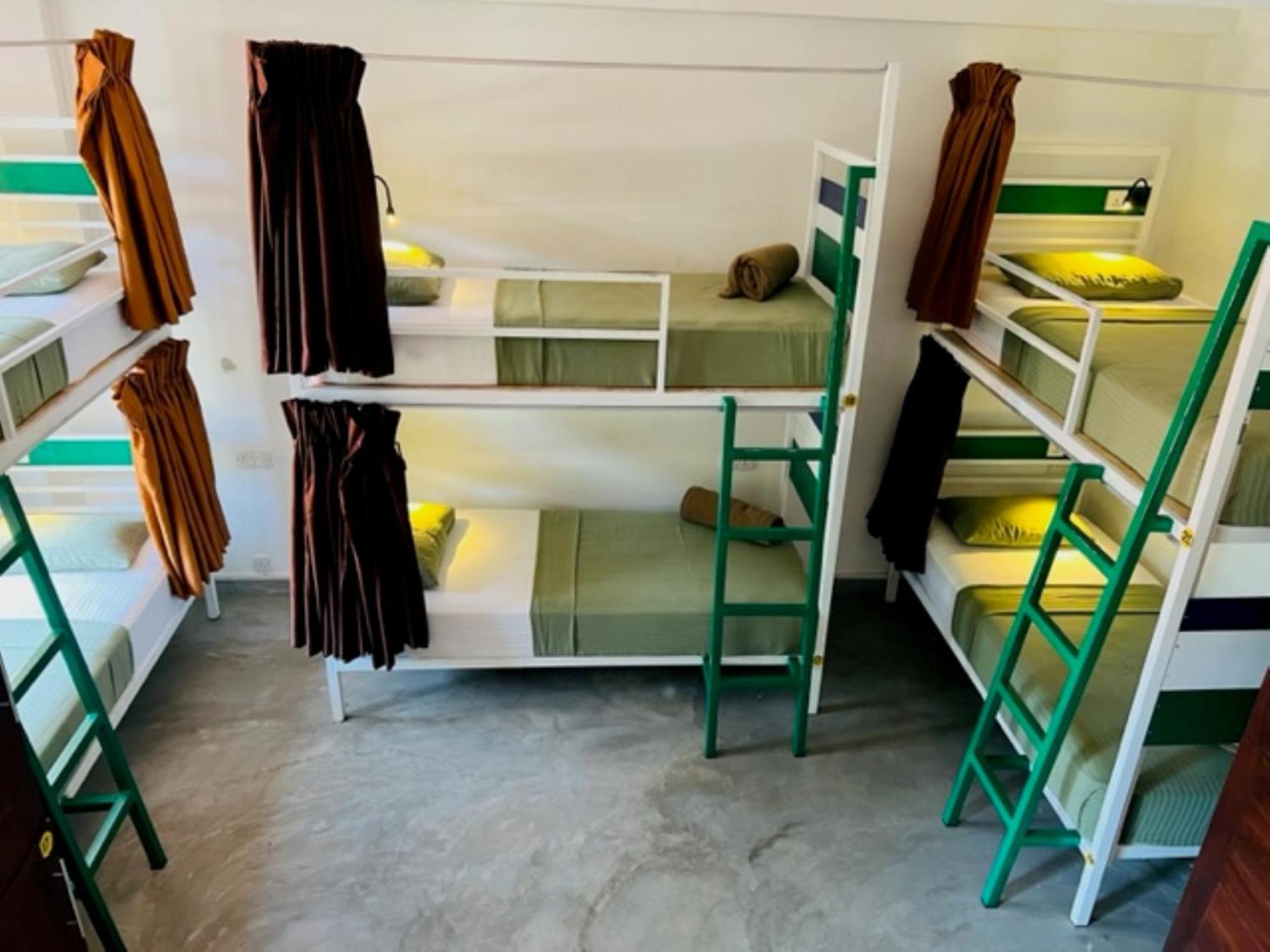 Downtown Hostels Ела Екстериор снимка
