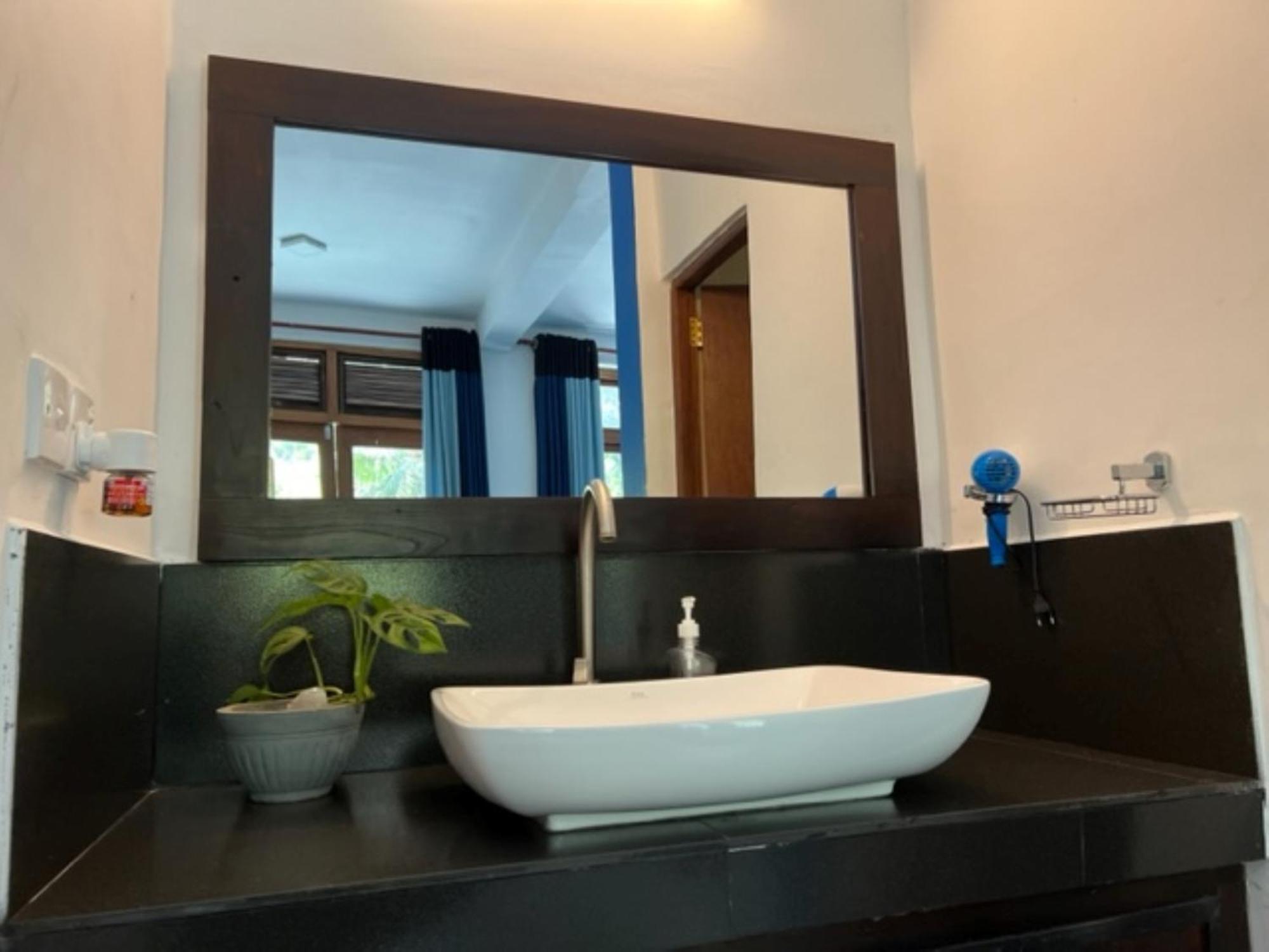 Downtown Hostels Ела Екстериор снимка