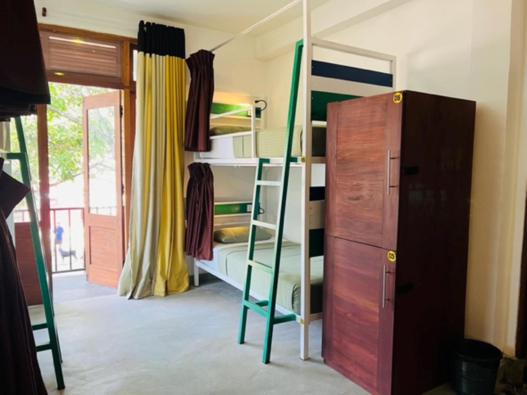 Downtown Hostels Ела Екстериор снимка