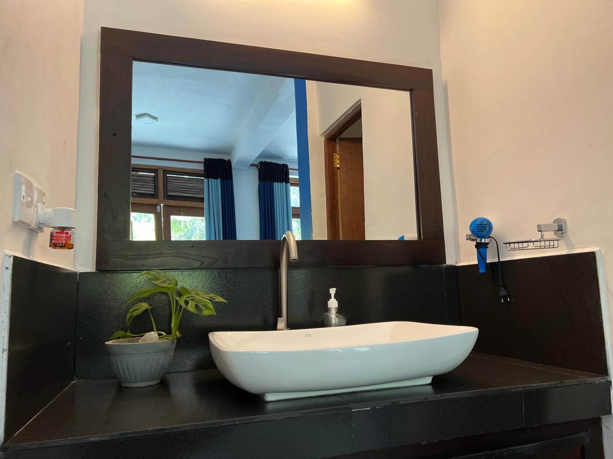 Downtown Hostels Ела Екстериор снимка